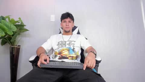 Valentino online show from April 1, 1:23 pm