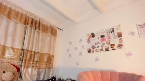 Snapshot of valientegirl_ chatting on January 18, 11:22 pm VALIENTE online show from January 18, 11:22 pm