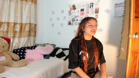 Snapshot of valientegirl_ chatting on January 31, 2:37 am VALIENTE online show from January 31, 2:37 am