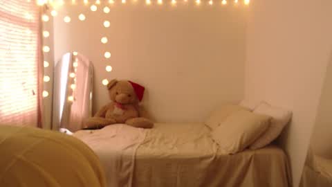 VALIENTE  online show from December 22, 6:05 pm