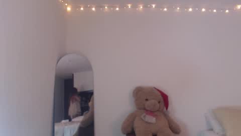 VALIENTE  online show from March 3, 1:45 am