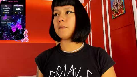 Snapshot of valkiria_wine chatting on March 18, 1:25 pm Valki online show from March 18, 1:25 pm