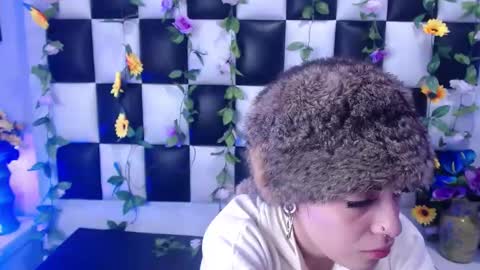 Snapshot of vall_baby chatting on December 10, 7:11 pm vall online show from December 10, 7:11 pm