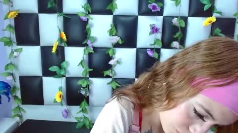 Snapshot of vall_baby chatting on January 28, 2:10 pm vall online show from January 28, 2:10 pm