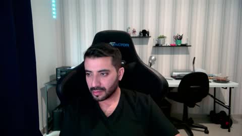 Snapshot of vallartamexi chatting on October 18, 9:48 pm Roberto Carlos online show from October 18, 9:48 pm