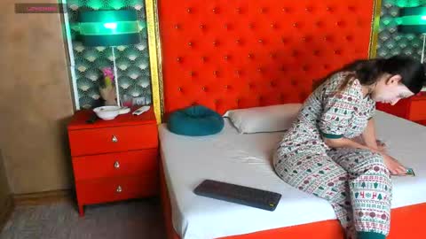 Valerie Val V online show from May 12, 10:34 am