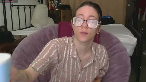 Snapshot of valleriestarr chatting on May 19, 2:23 pm Vallerie Starr online show from May 19, 2:23 pm