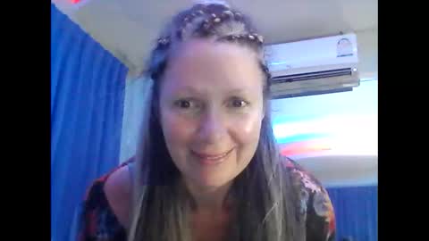 Snapshot of valleriwind chatting on January 19, 7:15 pm ValleriWind online show from January 19, 7:15 pm