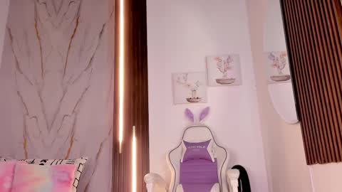 Vallolet Peach  online show from November 25, 11:54 am