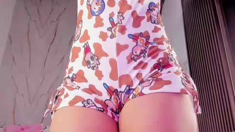 Vallolet Peach  online show from December 4, 11:52 am