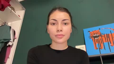 Snapshot of valorant_girl chatting on March 6, 7:32 pm Little Devil online show from March 6, 7:32 pm