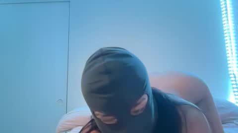 Snapshot of valrob27 chatting on October 1, 4:51 am misteriouscouple27 online show from October 1, 4:51 am