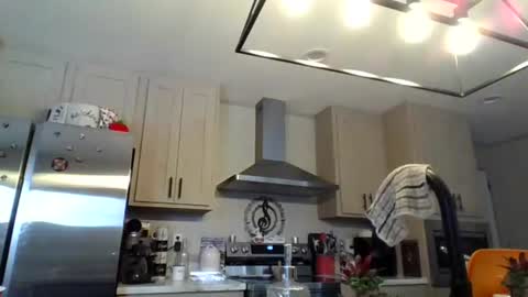 Snapshot of valvenus101 chatting on February 4, 4:24 pm Val Venus online show from February 4, 4:24 pm