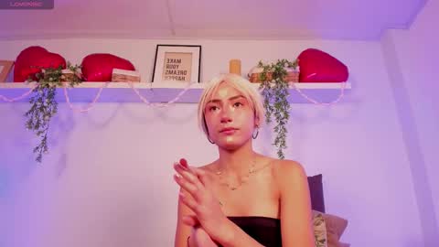 Snapshot of vampgyal chatting on February 27, 9:15 pm vamp online show from February 27, 9:15 pm