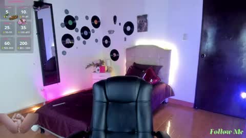 Snapshot of vampirella_crazy chatting on April 16, 9:39 pm Valeria online show from April 16, 9:39 pm