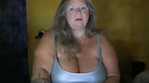 vampwoman online show from May 4, 7:04 am