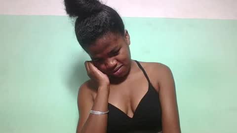 Snapshot of vanafiry chatting on February 5, 4:48 am vanafiry online show from February 5, 4:48 am