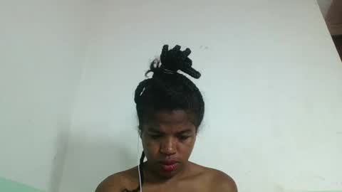 Snapshot of vanafiry chatting on February 7, 4:37 am vanafiry online show from February 7, 4:37 am