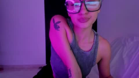 Snapshot of vandalovee chatting on June 16, 10:34 pm Babi Alu online show from June 16, 10:34 pm