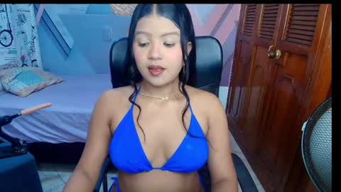 Snapshot of vane_latin18 chatting on April 21, 1:42 am vane_latin18 online show from April 21, 1:42 am