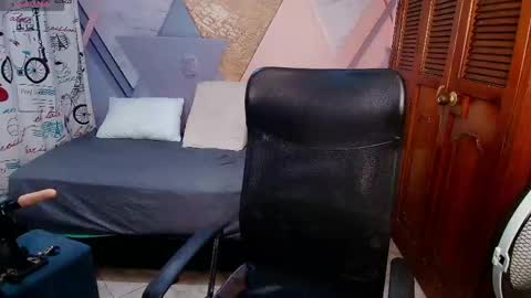 Snapshot of vane_latin18 chatting on May 2, 7:19 pm vane_latin18 online show from May 2, 7:19 pm