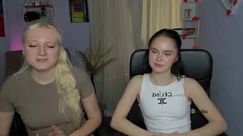 Snapshot of vanesa_lux chatting on June 23, 8:23 am Vanesa online show from June 23, 8:23 am