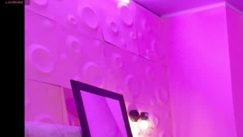 Snapshot of vanessa_7_ chatting on October 19, 9:59 pm Vanessa online show from October 19, 9:59 pm