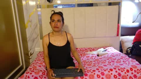 Snapshot of vanessa_7_ chatting on April 2, 4:59 pm Vanessa online show from April 2, 4:59 pm