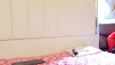 Snapshot of vanessa_7_ chatting on April 15, 1:12 am Vanessa online show from April 15, 1:12 am
