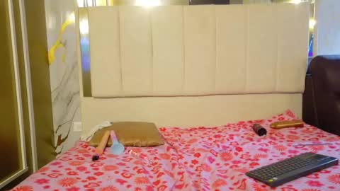 Snapshot of vanessa_7_ chatting on April 25, 9:23 pm Vanessa online show from April 25, 9:23 pm