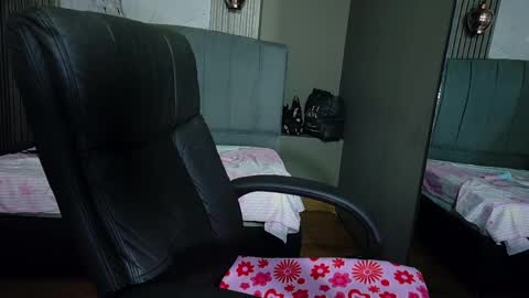 Snapshot of vanessa_7_ chatting on May 12, 11:46 pm Vanessa online show from May 12, 11:46 pm