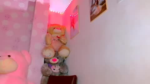 Snapshot of vanessa_brett_1 chatting on December 2, 4:53 am vanessa online show from December 2, 4:53 am
