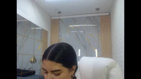 Snapshot of vanessa_f chatting on April 16, 7:03 pm vanessa online show from April 16, 7:03 pm