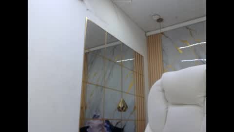 Snapshot of vanessa_f chatting on April 27, 1:31 pm vanessa online show from April 27, 1:31 pm