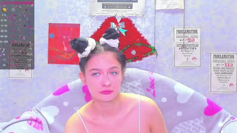 Snapshot of vanessa_florence chatting on December 15, 1:13 am RUSSIAN BARBIE BABE online show from December 15, 1:13 am