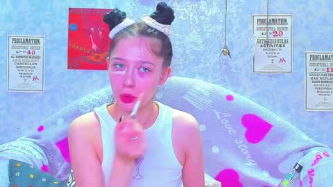 Snapshot of vanessa_florence chatting on February 8, 1:11 am RUSSIAN BARBIE BABE online show from February 8, 1:11 am