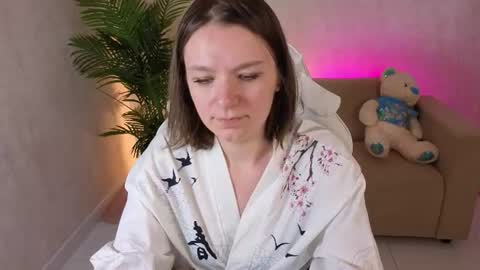 Snapshot of vanessa_lionn chatting on June 10, 9:08 am kira online show from June 10, 9:08 am