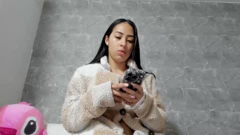 Snapshot of vanessaadol chatting on February 23, 12:05 pm vanessaadol online show from February 23, 12:05 pm