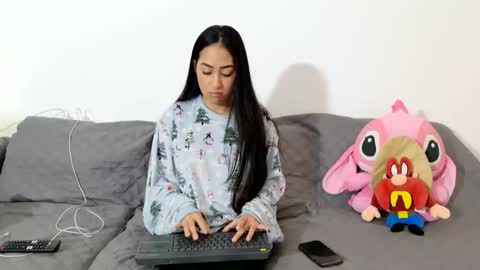 vanessaadol online show from February 25, 9:19 am