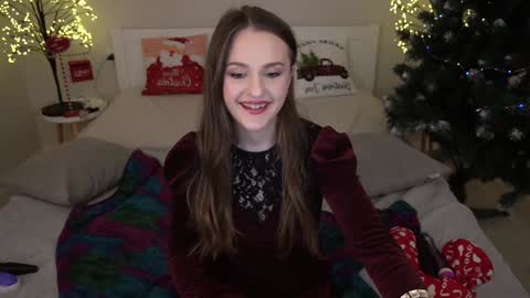 Snapshot of vanessabeautyy chatting on December 14, 2:45 am vanessabeautyy online show from December 14, 2:45 am