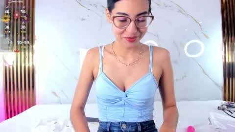 Snapshot of vanessaboch chatting on April 12, 8:03 pm Vanessa online show from April 12, 8:03 pm