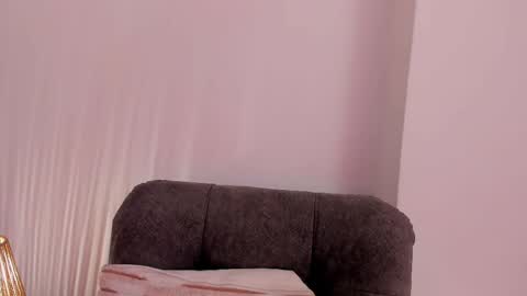 vanessajohnsonn online show from May 22, 10:04 pm