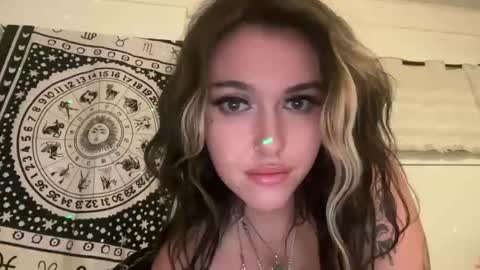 Snapshot of vanessaluvs2play chatting on November 4, 1:48 am vanessaluvs2play online show from November 4, 1:48 am