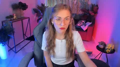 Snapshot of vanessamate chatting on October 6, 8:01 am Vanessa online show from October 6, 8:01 am