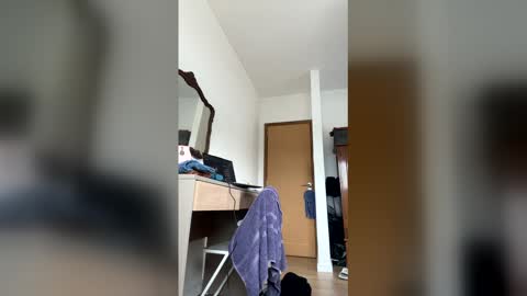 vanessareed_ online show from May 6, 3:17 pm