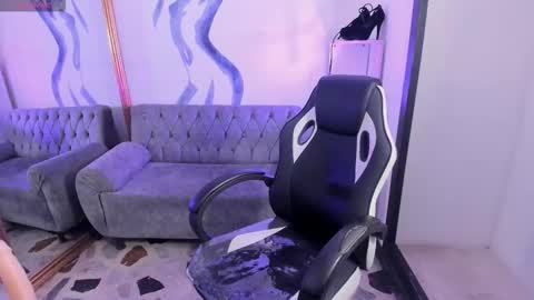 vanessascott_ online show from March 14, 6:30 am