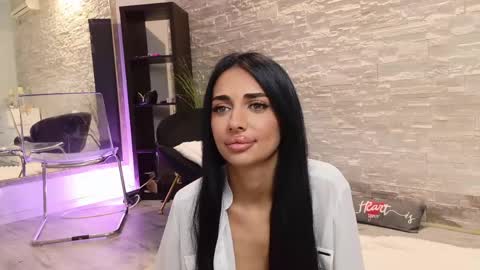 Vanessa online show from May 30, 6:05 pm