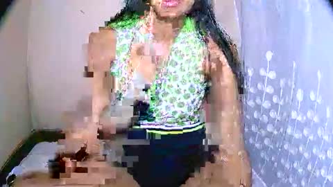 Snapshot of vanih27 chatting on April 27, 7:17 am vanih27 online show from April 27, 7:17 am