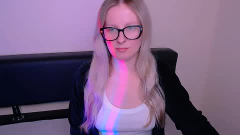 Mia online show from September 27, 6:40 am