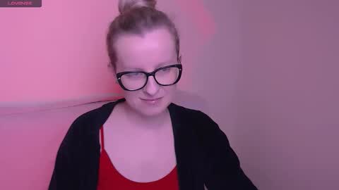 Mia online show from November 21, 6:45 am